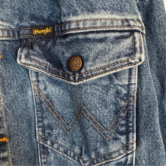 Wrangler Authentic 100% Cotton - Western Blue Denim Jacket Size M Oversized fit - Picture 6 of 11